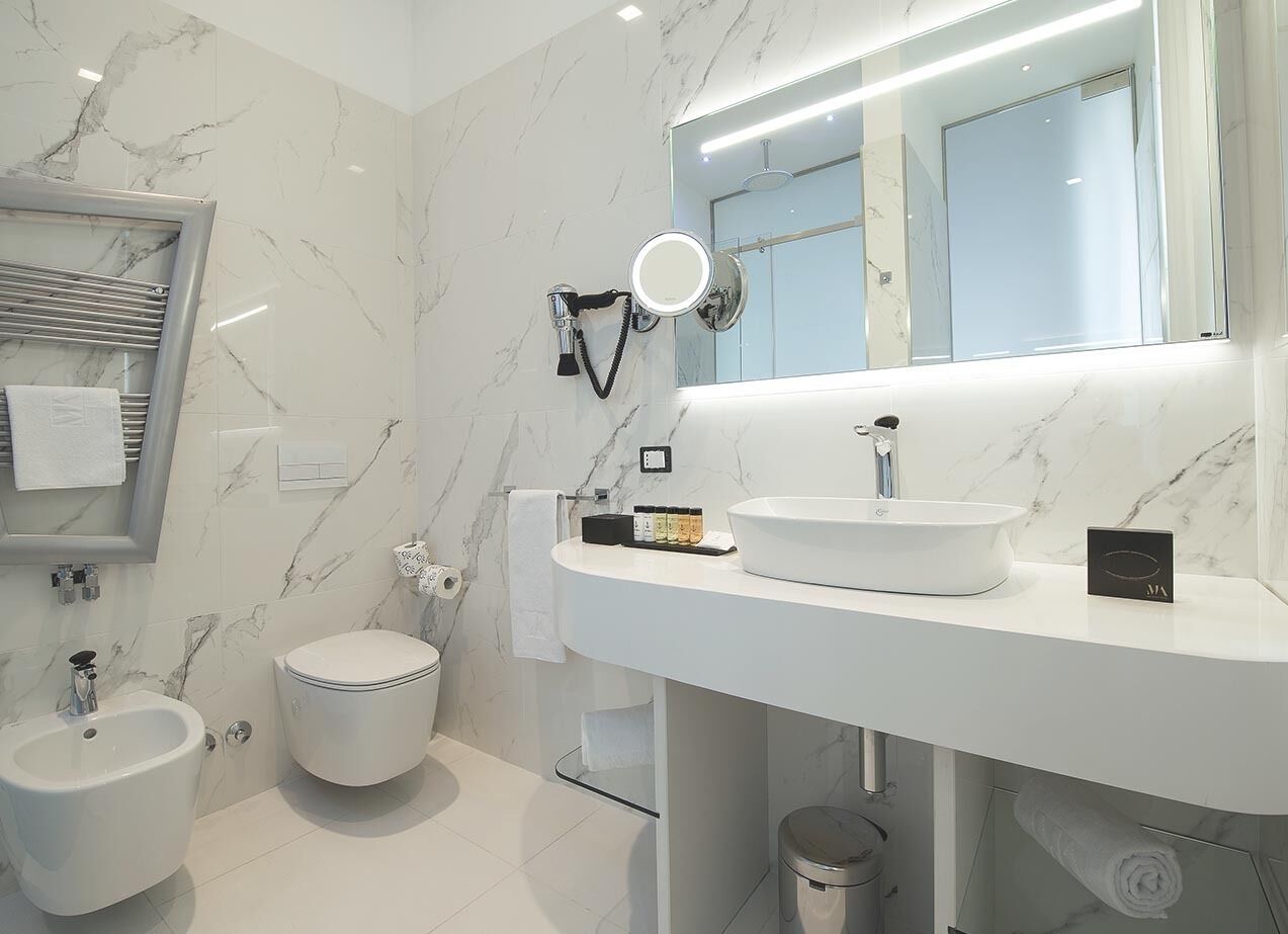 microwave, stovetop, coffee/tea maker, electric kettle