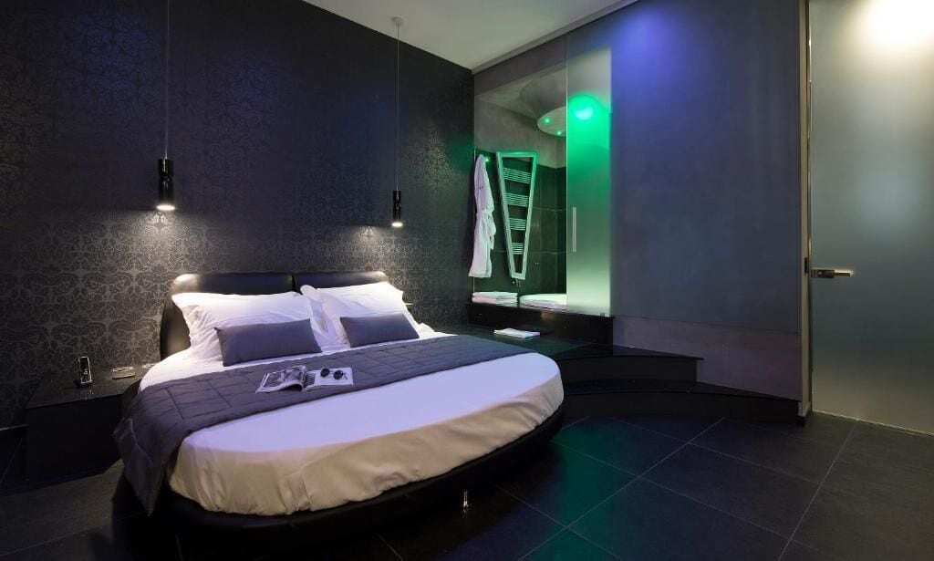 luxury studio, jetted tub | 1 bedroom, frette italian sheets, premium bedding, down duvets