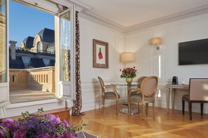 Panoramic Apartment, 2 Bedrooms, City View | City view - Majestic Apartments Champs Elysées (Paris)