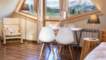 Double Room, Balcony | Individually decorated, individually furnished, desk, iron/ironing board