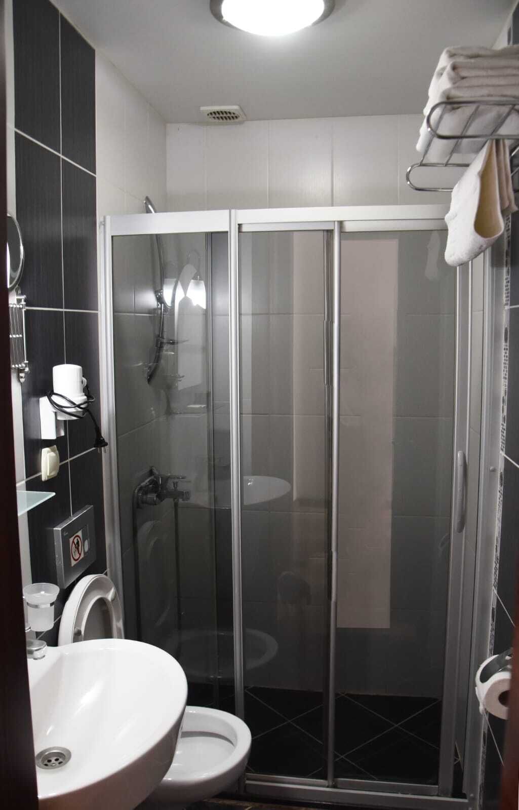 standard double room | bathroom | shower, free toiletries, hair dryer, slippers