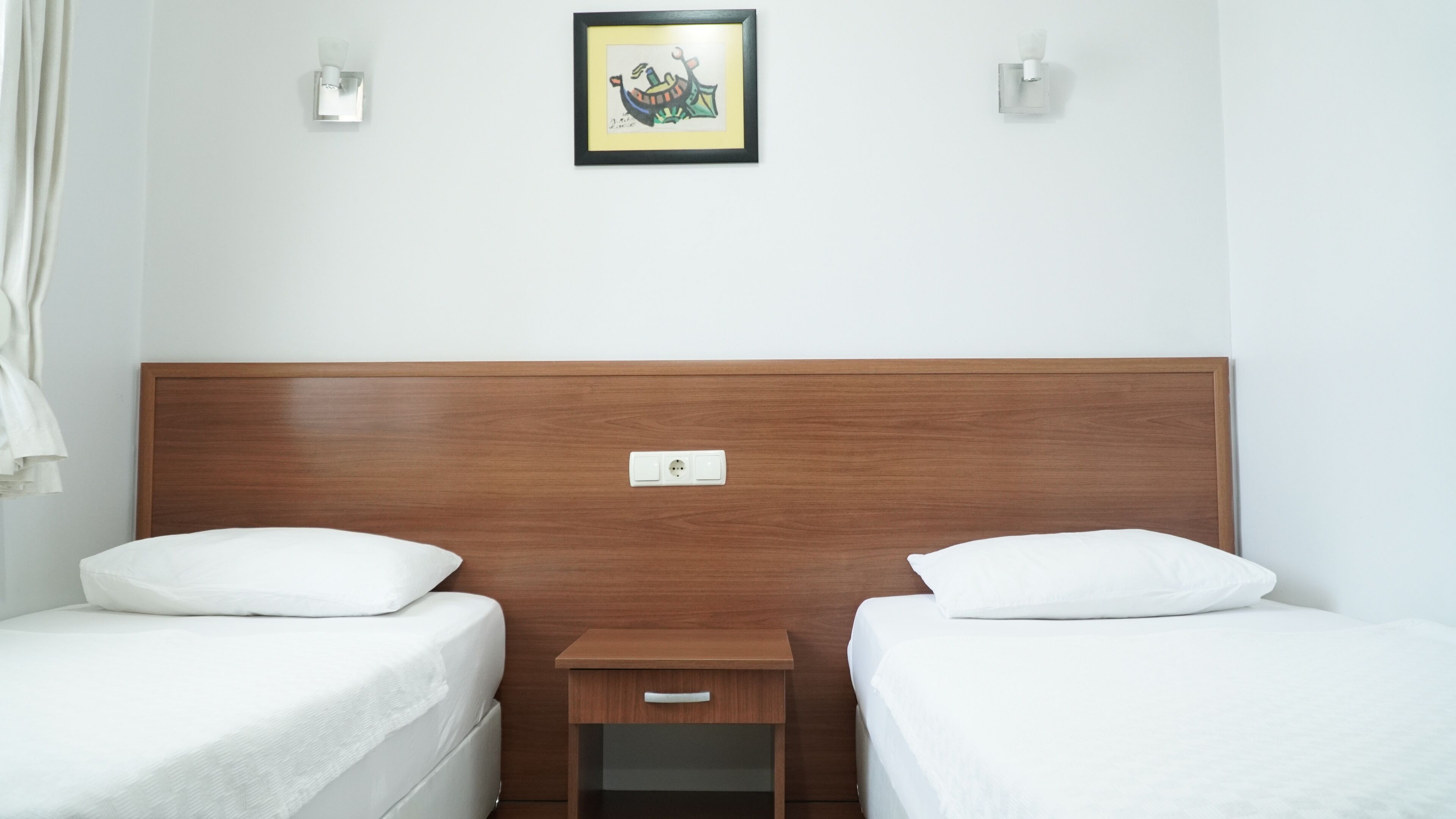 standard twin room | minibar, desk, soundproofing, iron/ironing board