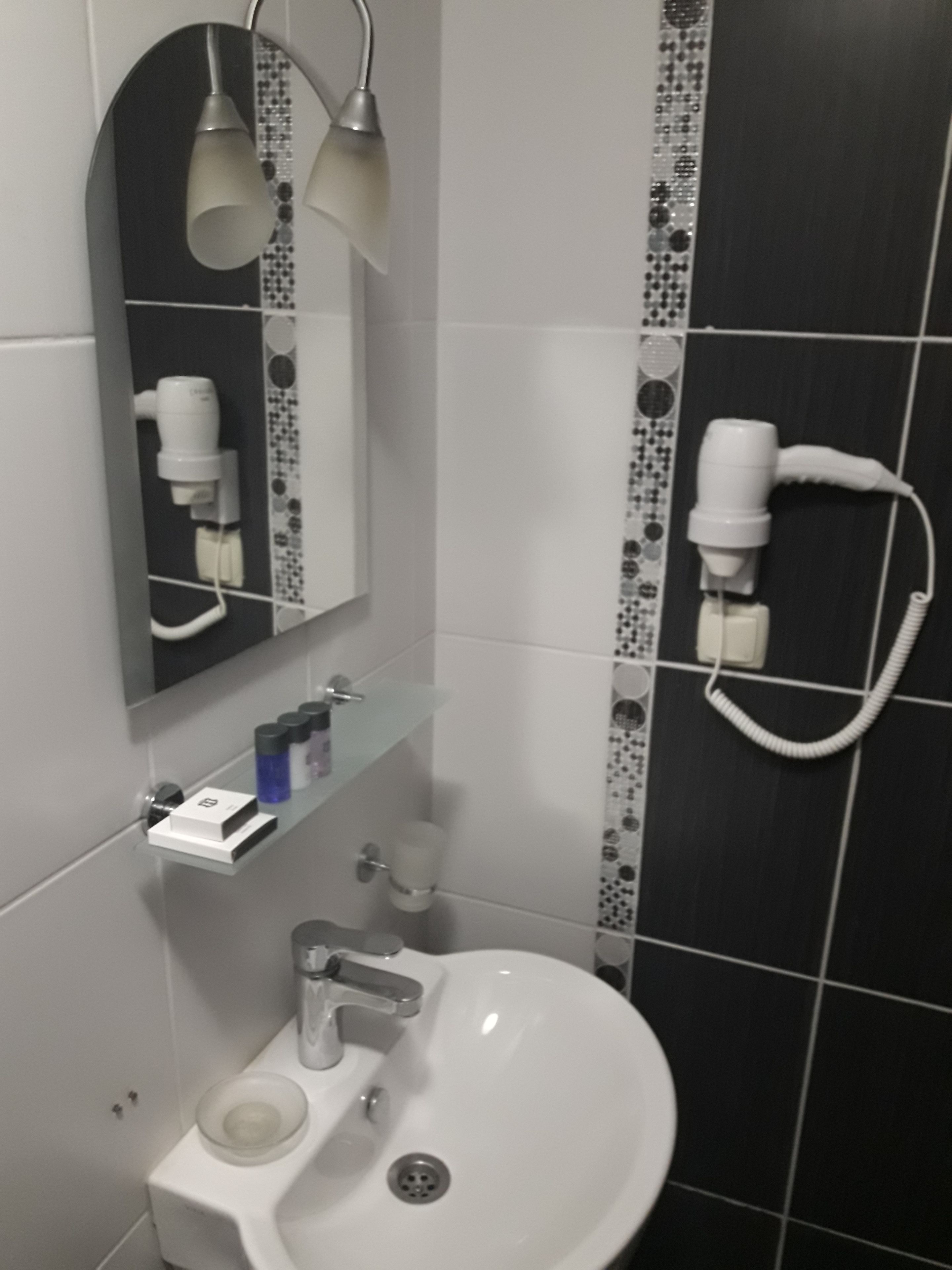 standard single room | bathroom | shower, free toiletries, hair dryer, slippers