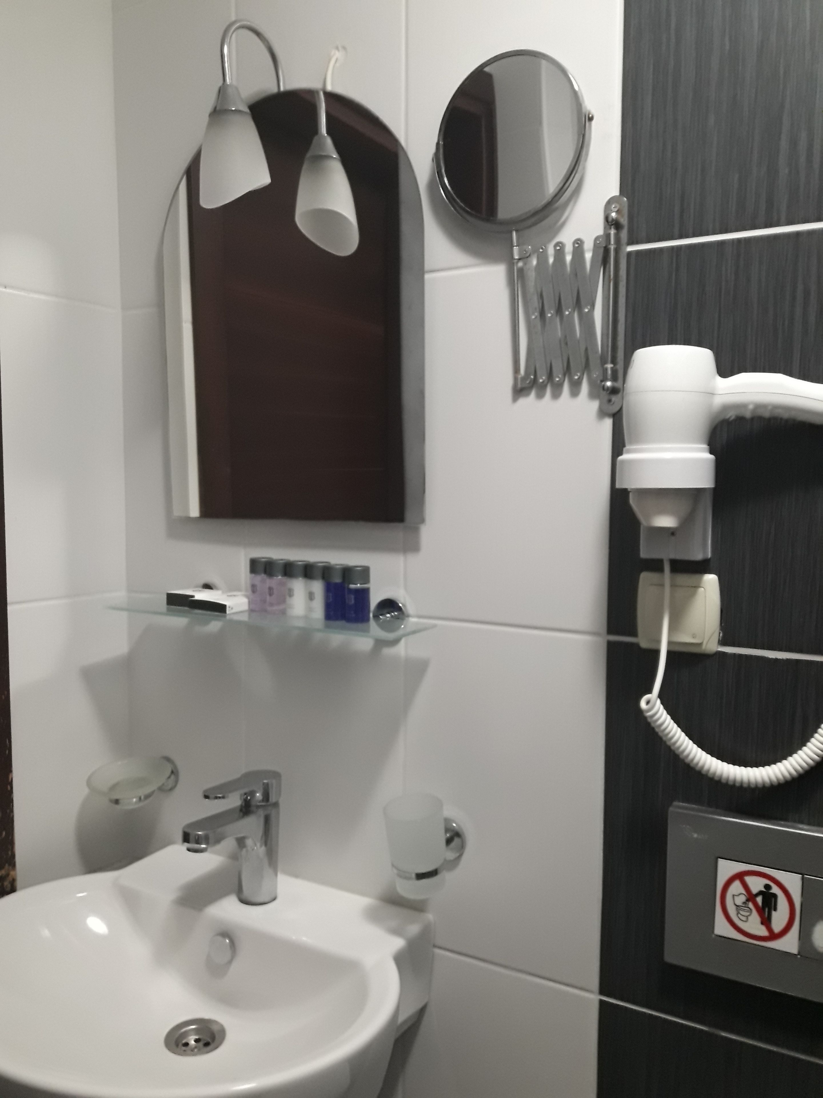 standard double room | bathroom | shower, free toiletries, hair dryer, slippers