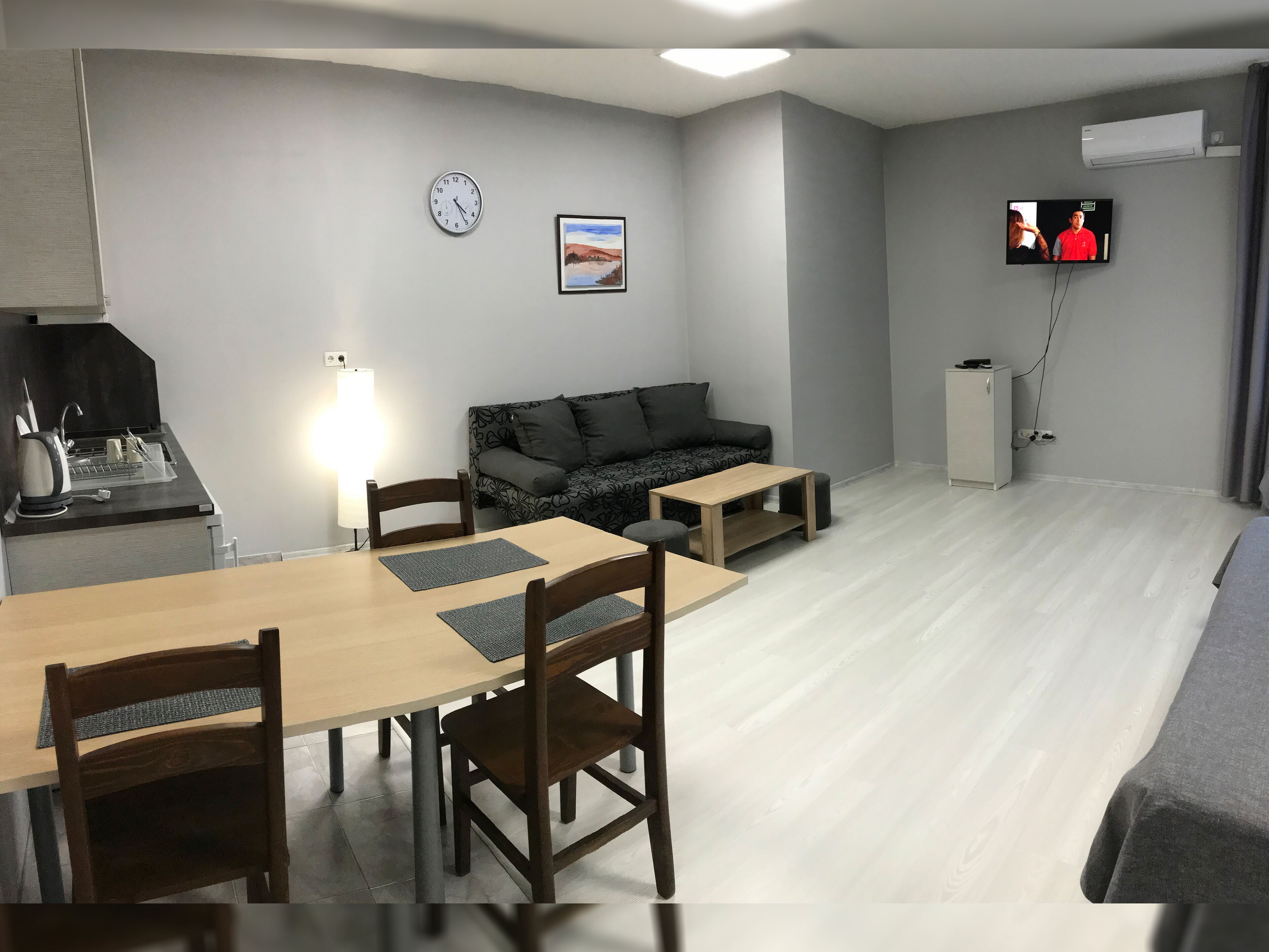 Classic Studio Suite, Garden View | Individually decorated, individually furnished, iron/ironing board