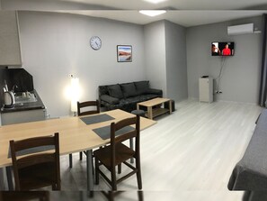 Klassieke studio suite, uitzicht op tuin | Individueel gedecoreerd, individueel gemeubileerd