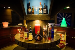 2 bares o lounges 