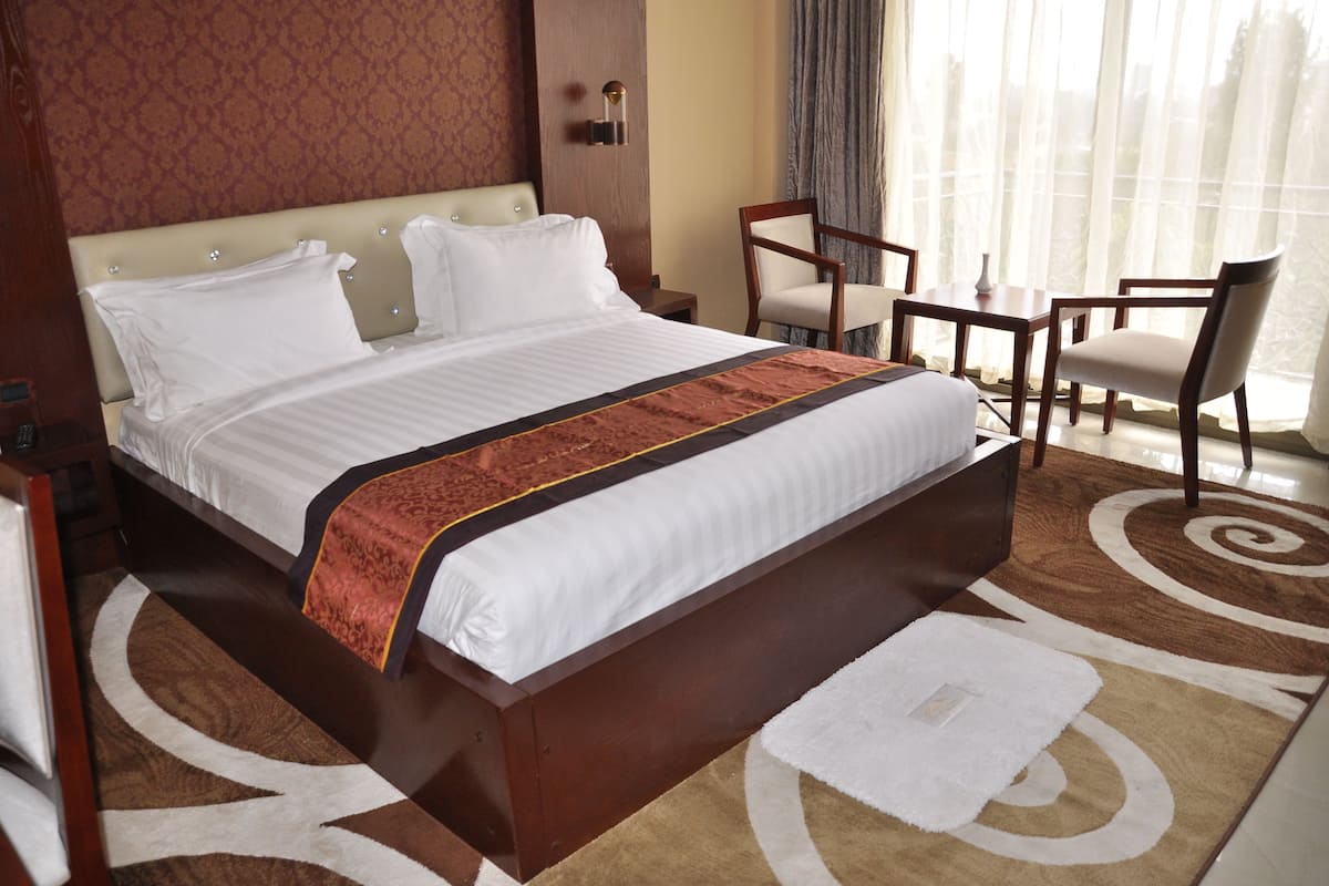 Room, 1 King Bed | In-room safe, desk, iron/ironing board, rollaway beds