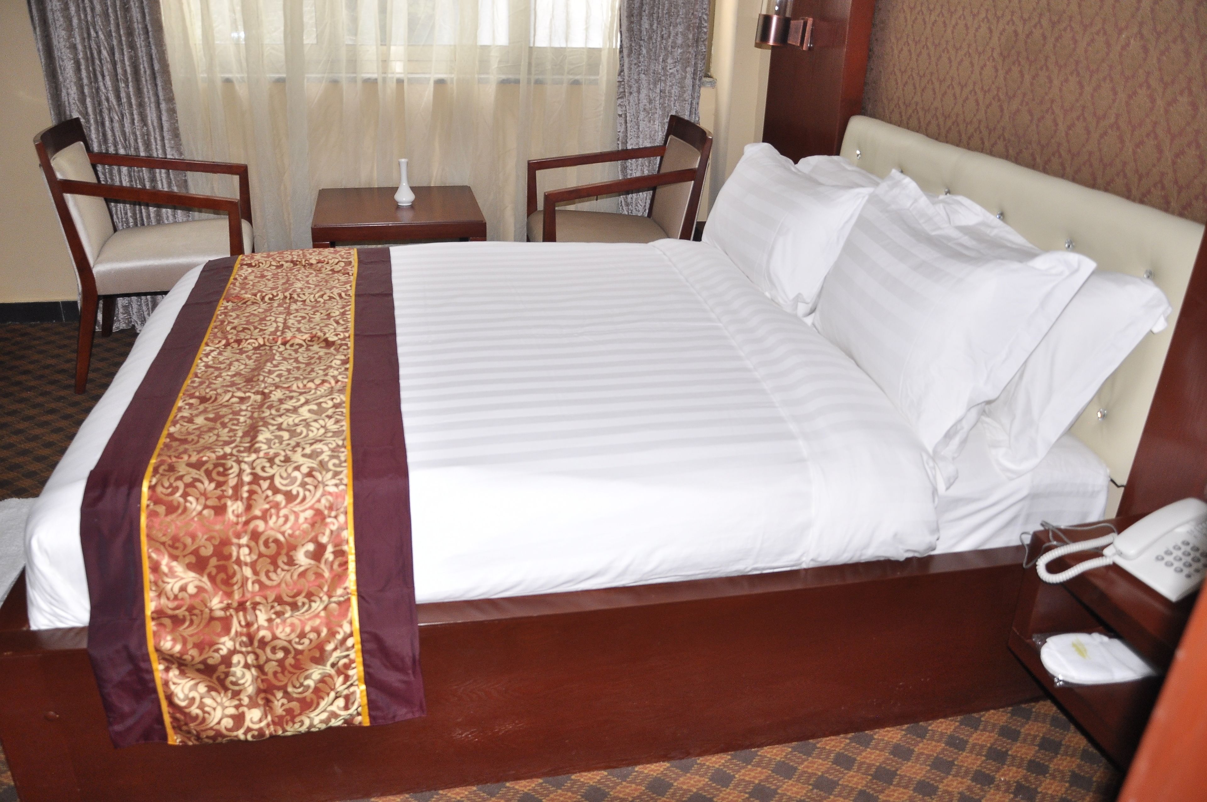 room, 1 queen bed | in-room safe, desk, iron/ironing board, rollaway beds