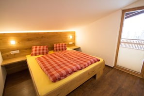 Apartamento, 2 habitaciones, junto a la montaña | 1 dormitorio, ropa de cama de alta calidad, caja fuerte y wifi gratis