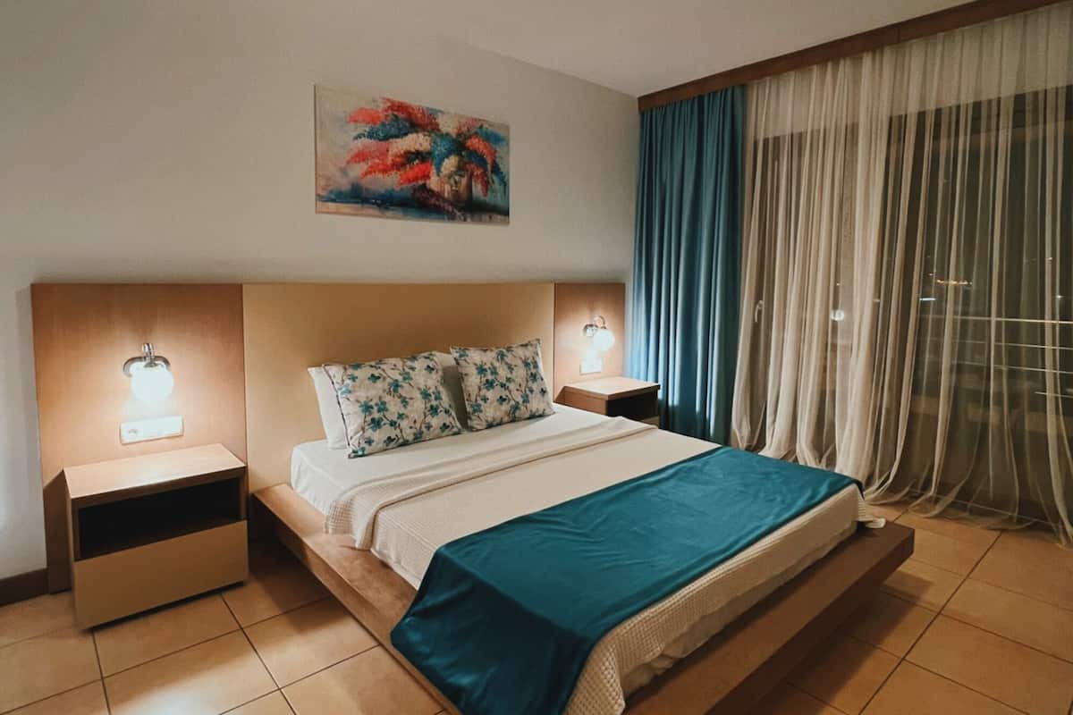 Standard-Doppel- oder -Zweibettzimmer | Minibar, Schreibtisch, kostenlose Babybetten, Zustellbetten