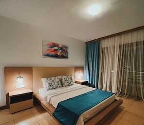 Standard Tek Büyük veya İki Ayrı Yataklı Oda | Minibar, masa, ücretsiz beşik/çocuk yatağı, portatif/ilave yatak