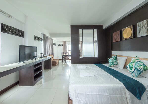 Habitación doble Deluxe | Minibar, escritorio, insonorización y wifi gratis