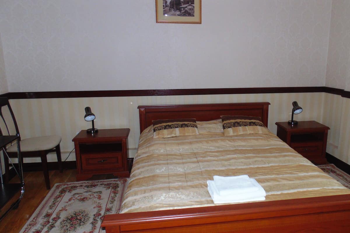 Quarto casal conforto | Frigobar, cofres nos quartos, escrivaninha, quartos à prova de som