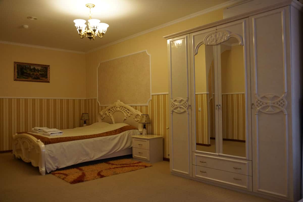 Apartamento, 2 quartos | Frigobar, cofres nos quartos, escrivaninha, quartos à prova de som