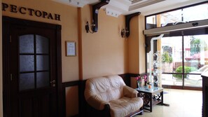 Lobby sitting area - Senator Hotel (Truskavets)