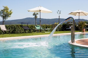 Piscine extérieure (ouverte en saison)