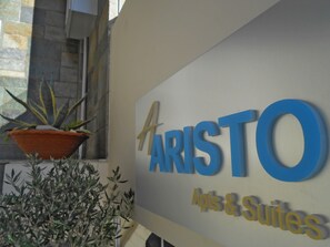 Vista frontal de la propiedad