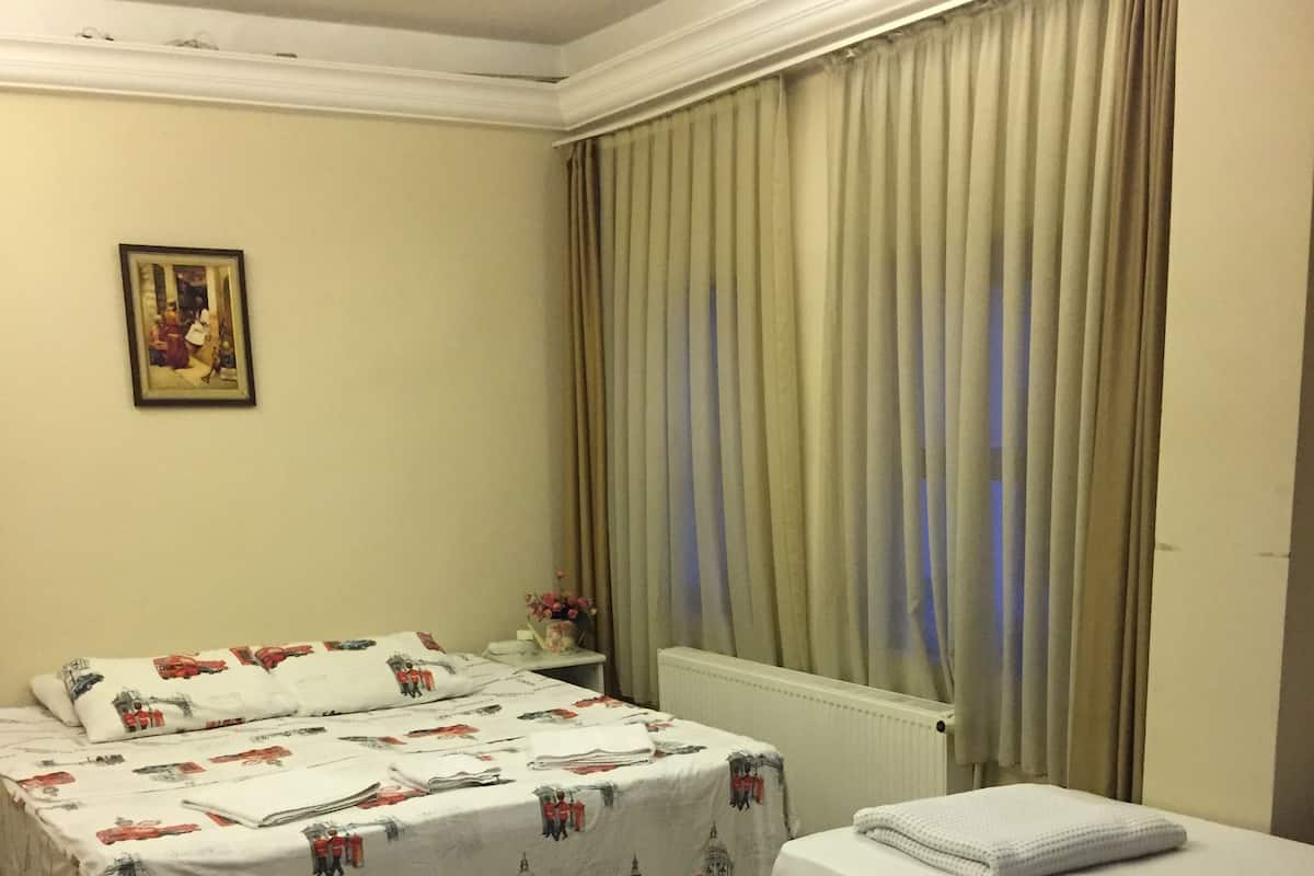 Chambre Triple Familiale | Coffres-forts dans les chambres, bureau, chambres insonorisées