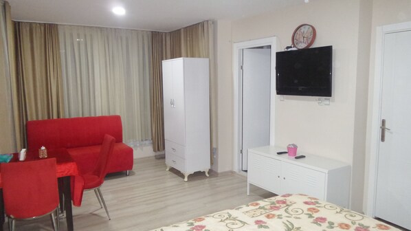 In-room safe, desk, soundproofing, iron/ironing board - Paxx Istanbul Hotel & Hostel - Adults Only (Istanbul)
