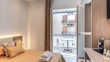 Elite Room | Desk, free WiFi