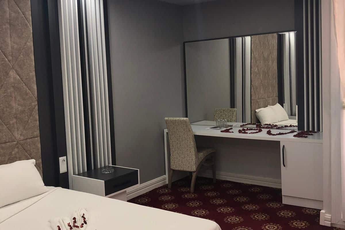 in-room safe, desk, free wifi