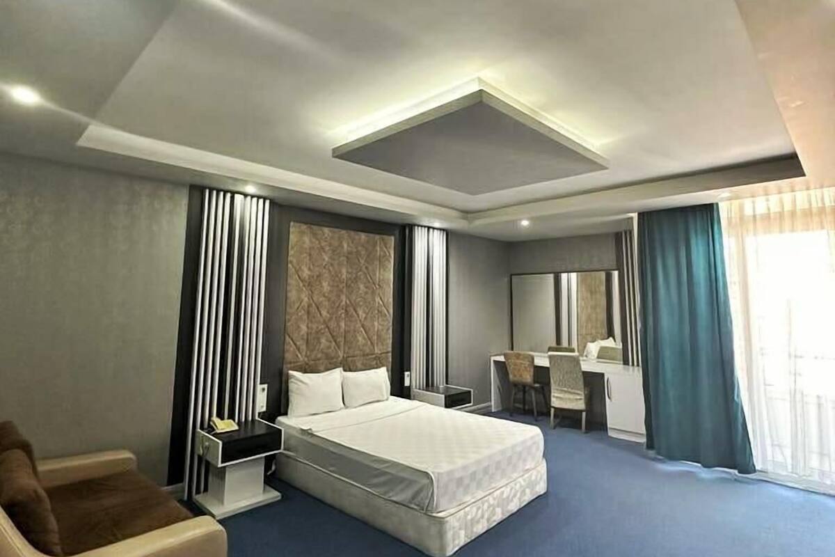 in-room safe, desk, free wifi