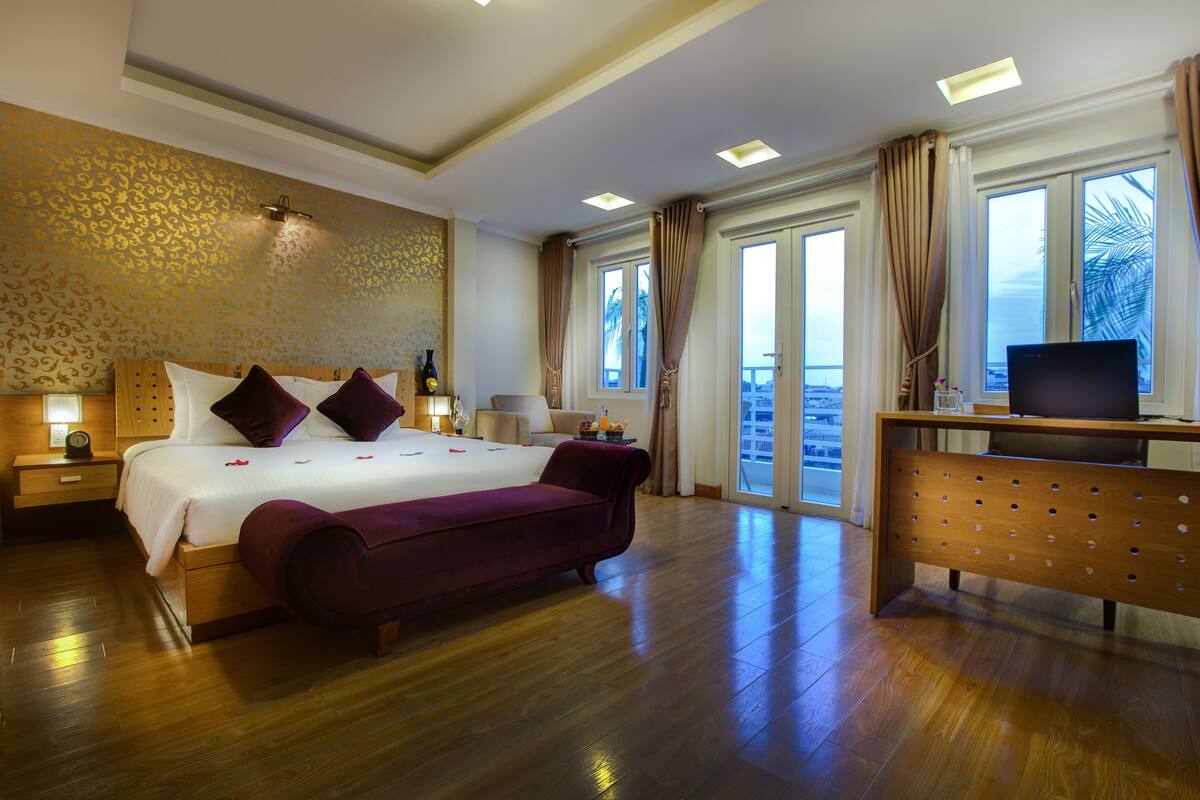 Junior Suite, Balcony, City View | Minibar, in-room safe, desk, blackout curtains