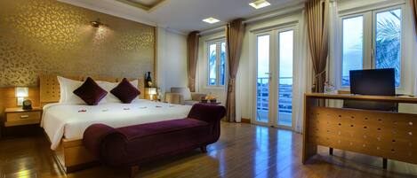 Junior Suite, Balcony, City View | Minibar, in-room safe, desk, blackout drapes