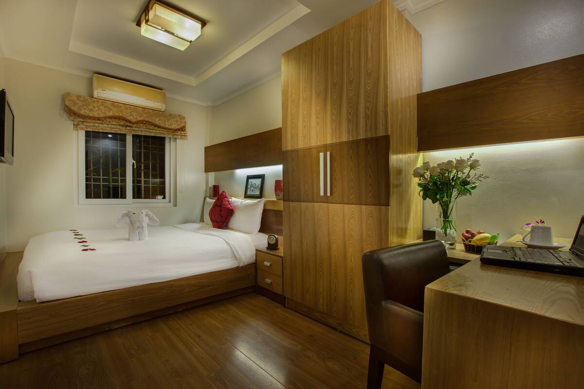 Superior Double Room, 1 Queen Bed | Minibar, in-room safe, desk, blackout curtains