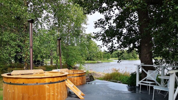 Outdoor spa tub - Villa Koskenäyräs (Kotka)