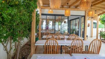 Habitación cuádruple familiar | Sábanas de algodón egipcio y ropa de cama de alta calidad