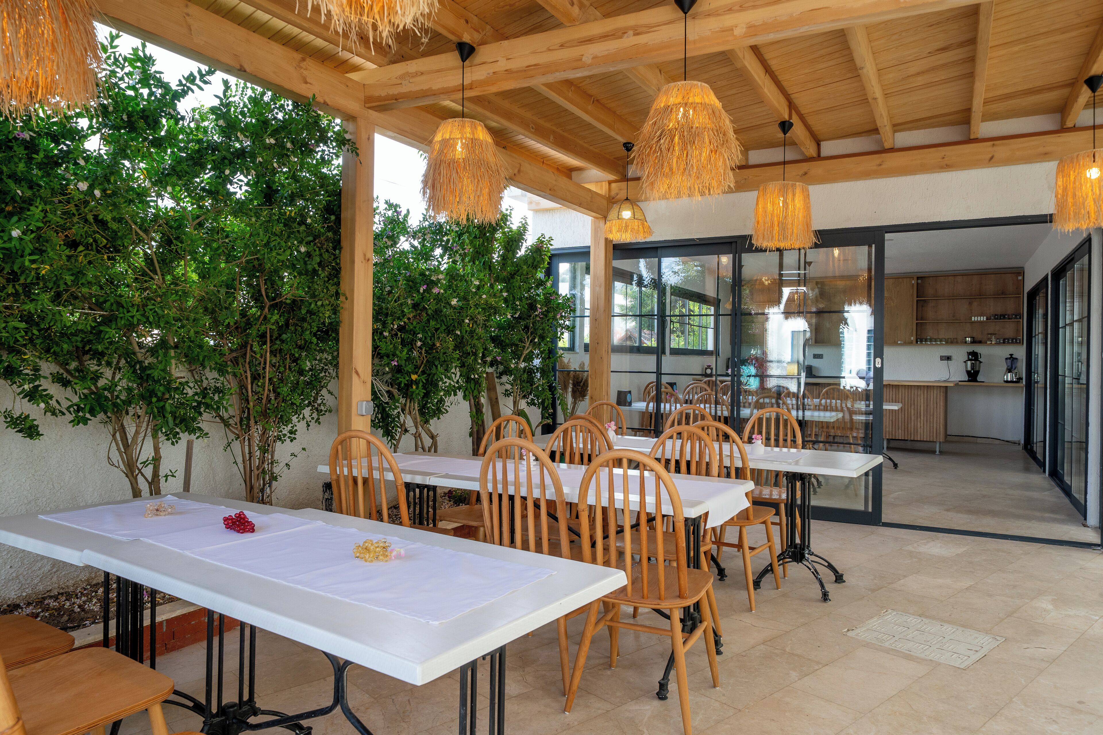 Petit déjeuner et déjeuner servis sur place, spécialités Cuisine turque