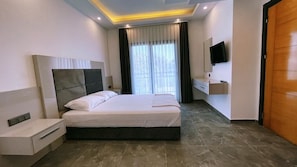 1 bedroom, individually decorated, individually furnished, desk
