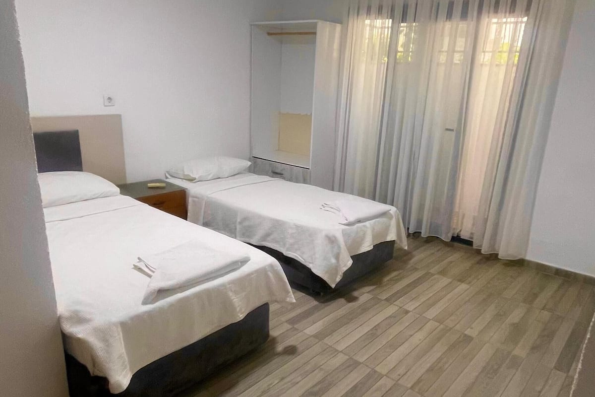 1 bedroom, Egyptian cotton sheets, premium bedding, Select Comfort beds
