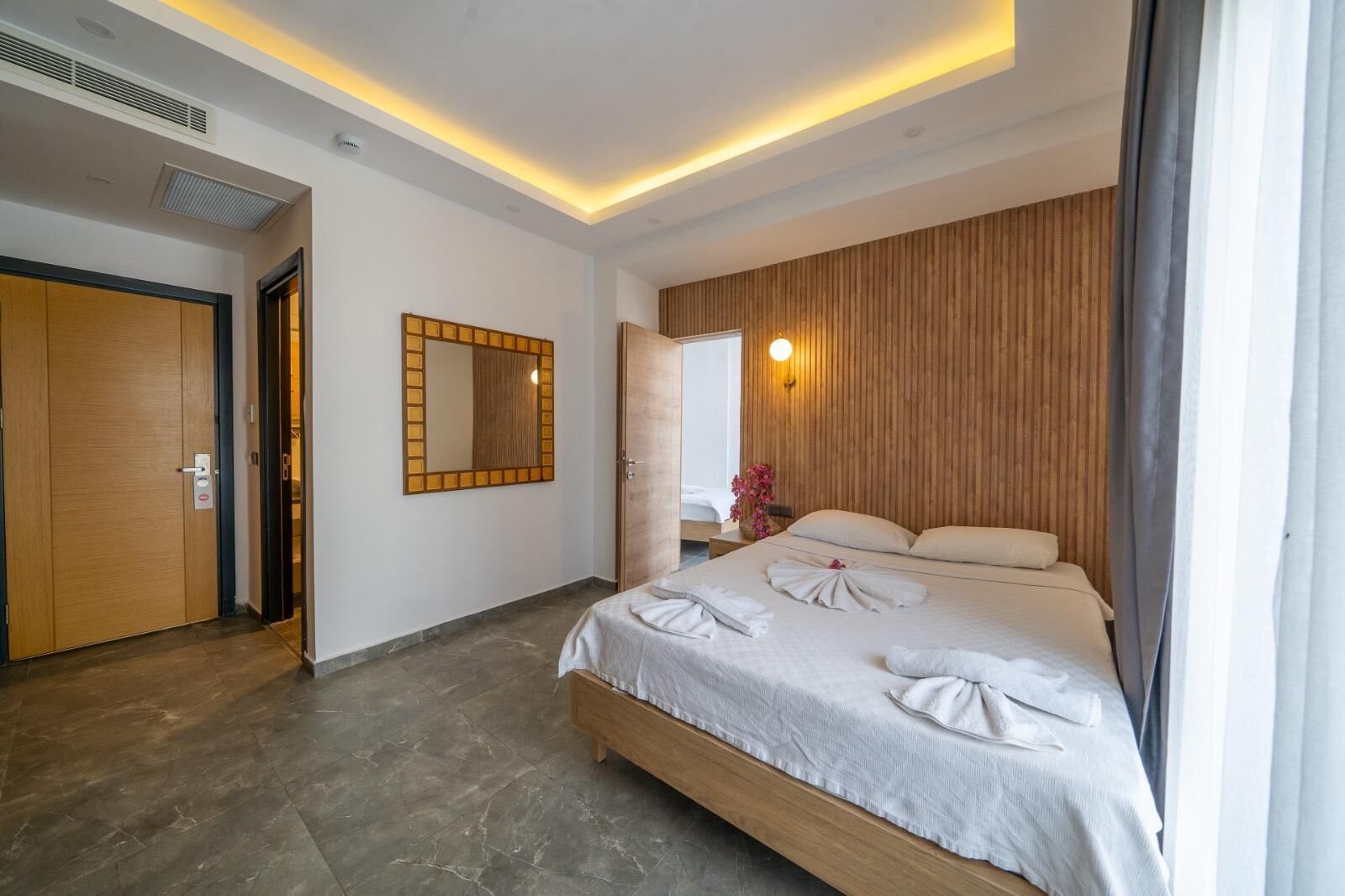 Habitación cuádruple familiar | Sábanas de algodón egipcio y ropa de cama de alta calidad 