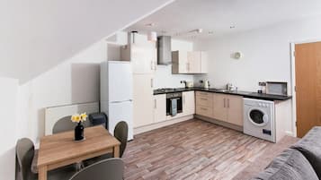 Fridge, microwave, stovetop, electric kettle