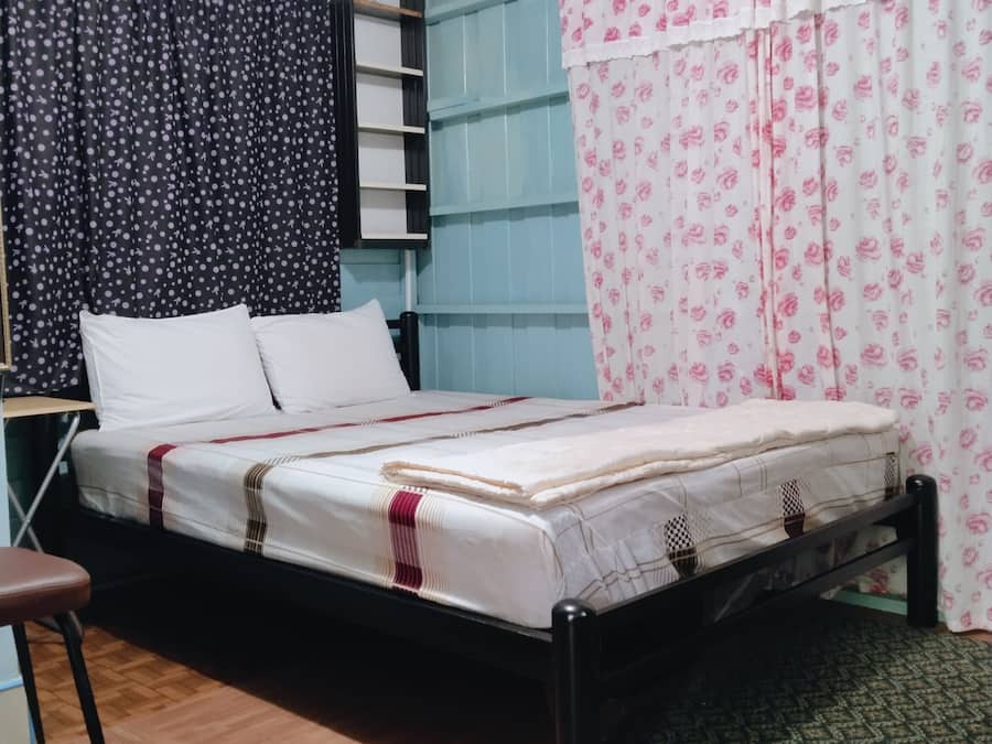 Queen Room (B3) | Lakens van Egyptisch katoen, luxe beddengoed, een minibar, een bureau