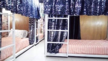 基本共用宿舍, 男女混合宿舍 | 埃及棉床單、高級寢具、迷你吧、獨特設計