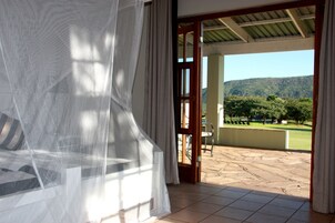 Standard Twin Room | Minibar, blackout drapes, free WiFi