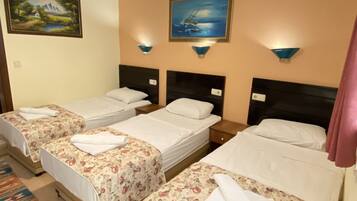 Minibar, coffres-forts dans les chambres, bureau