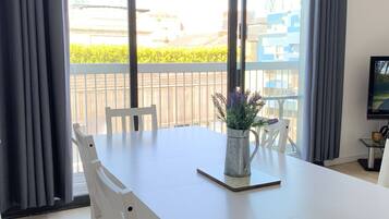 Classic Apartment, Multiple Beds, City View, Courtyard Area | Restaurant