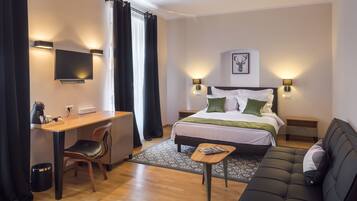 Minibar, in-room safe, desk, iron/ironing board