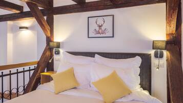 Superior Double Room | Minibar, in-room safe, desk, iron/ironing board