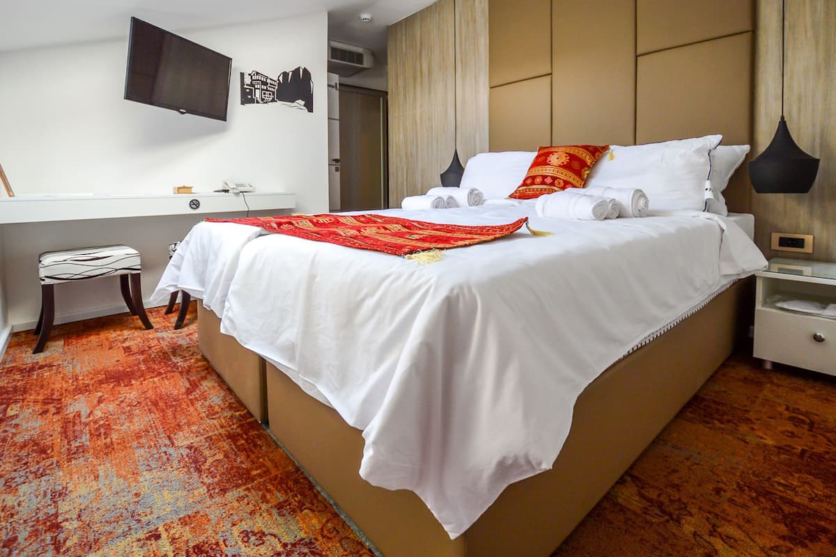 Design tweepersoonskamer (3) | Luxe beddengoed, een minibar, een kluis op de kamer, een bureau