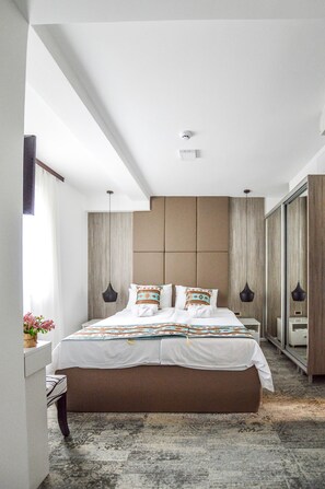 Design Double Room (1) | Premium bedding, minibar, in-room safe, desk