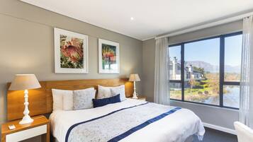 Suíte, 2 quartos, vista para o lago | Camas Select Comfort, frigobar, cofres nos quartos, escrivaninha