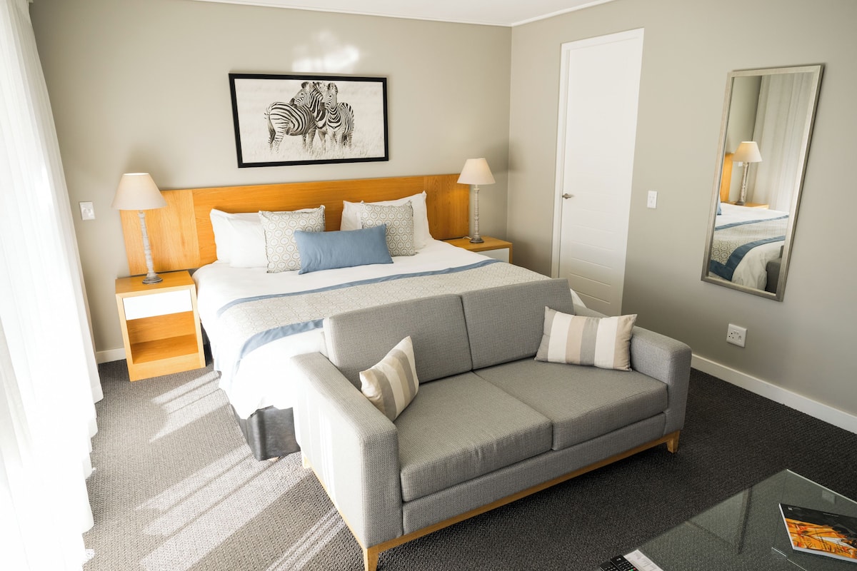Standard Double or Twin Room | Select Comfort beds, minibar, in-room safe, desk