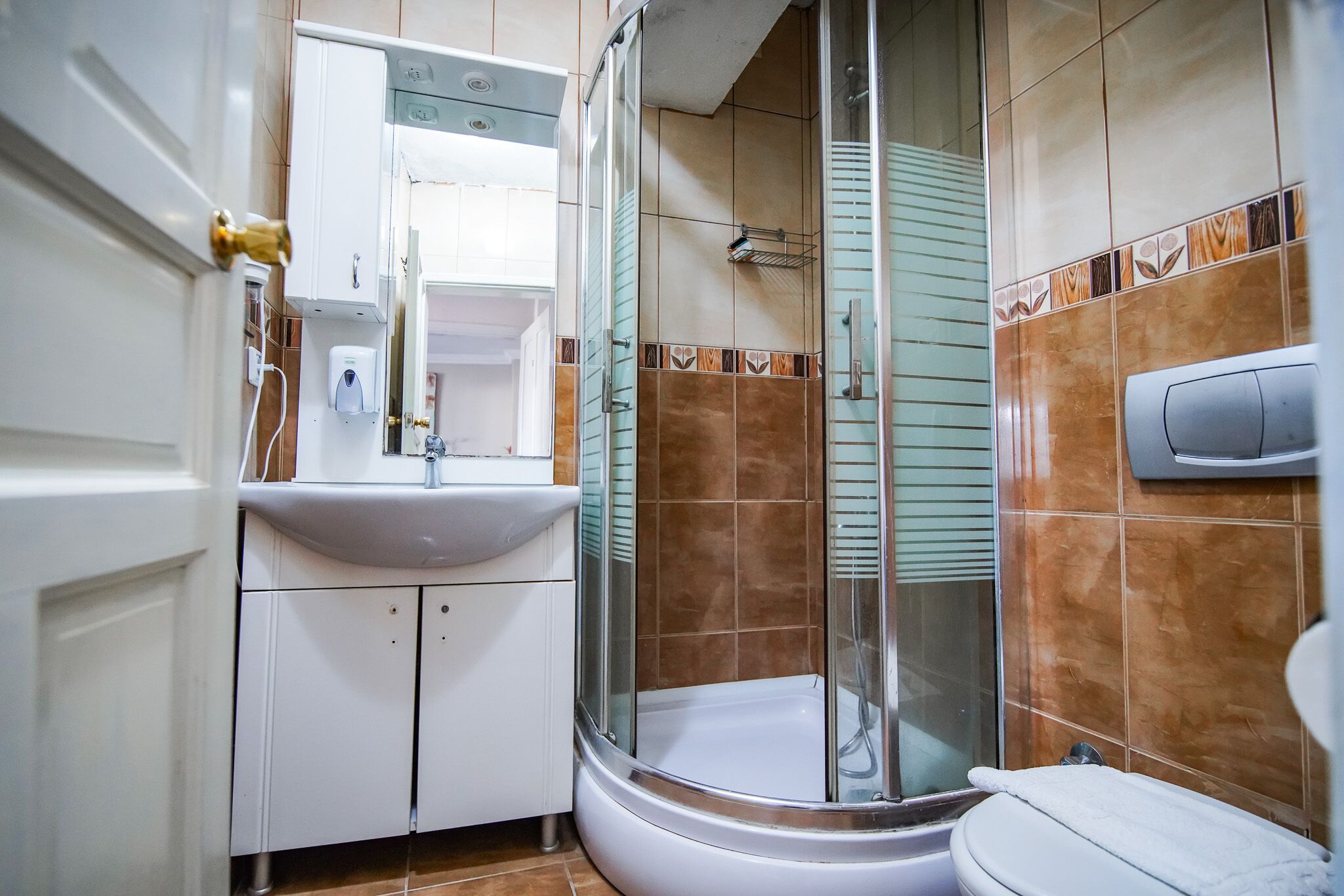 economy twin room, garden view | bathroom | shower, free toiletries, hair dryer, slippers