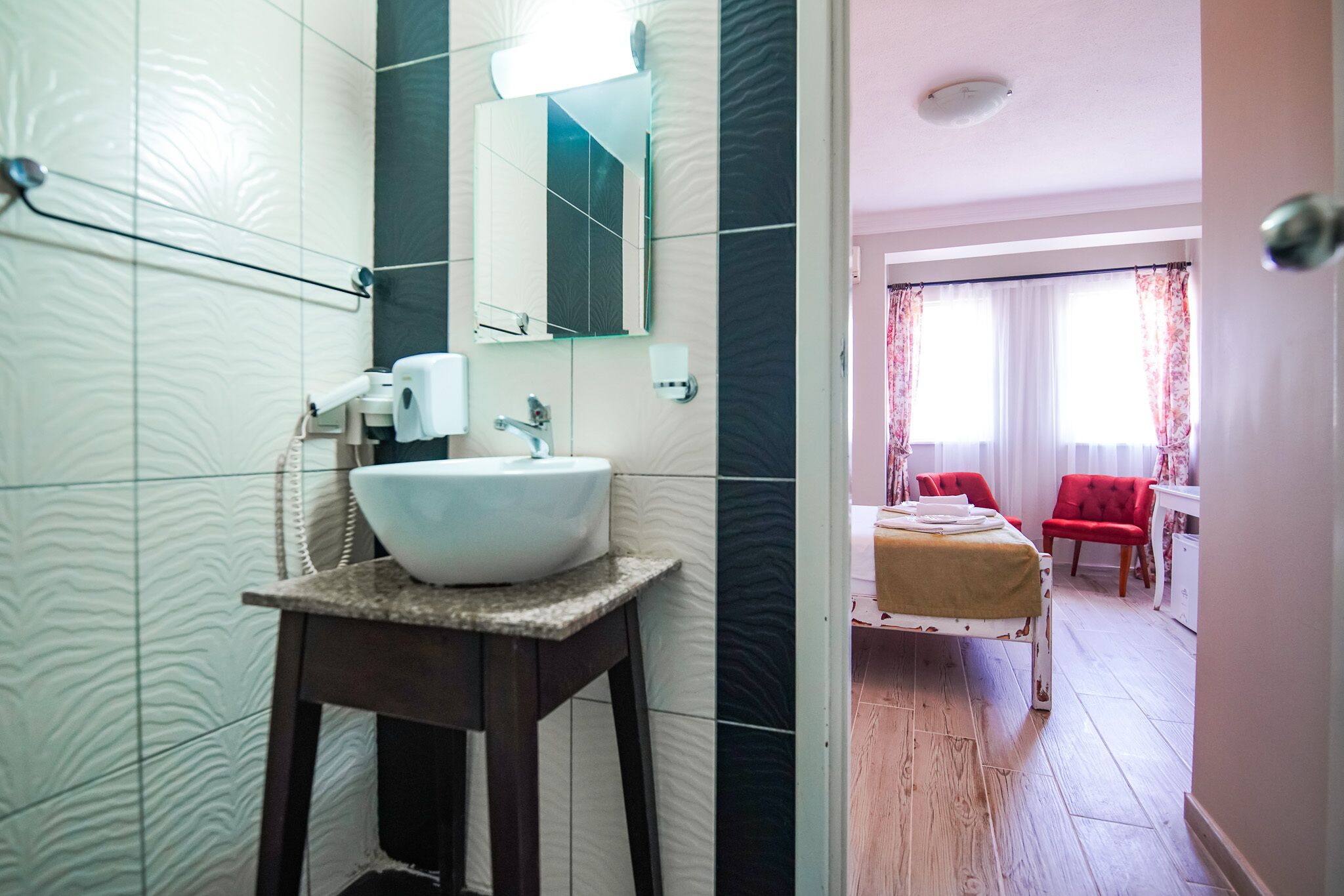 deluxe double room, sea view | bathroom | shower, free toiletries, hair dryer, slippers